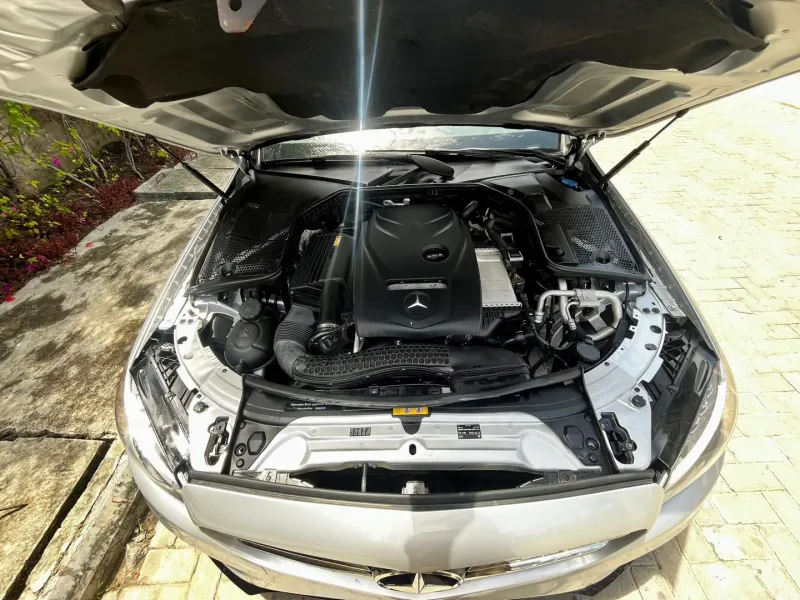Thumbnail 2 of 2016 Mercedes-Benz C-Class 4matic