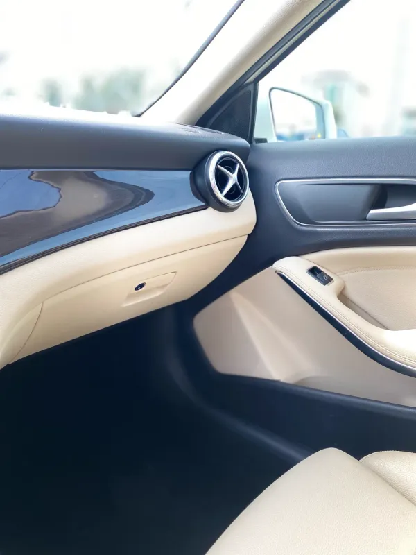 Thumbnail 8 of 2016 Mercedes-Benz GLA-Class