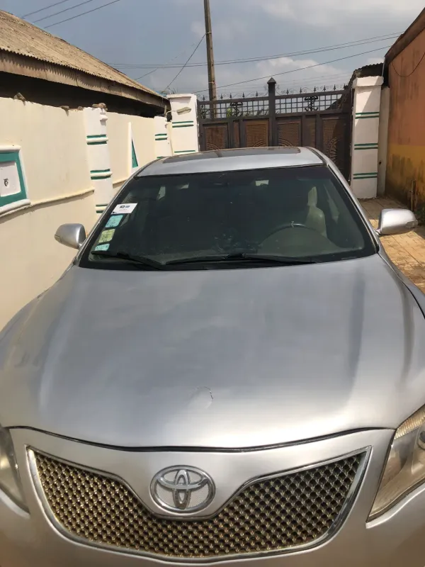 Thumbnail 2 of 2010 TOYOTA Camry XLE