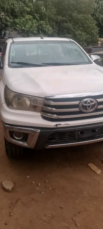Thumbnail 3 of 2016 Toyota Hilux