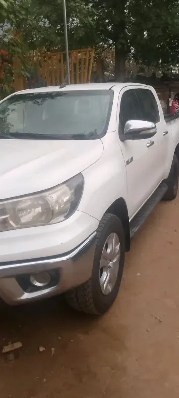 Thumbnail 7 of 2016 Toyota Hilux
