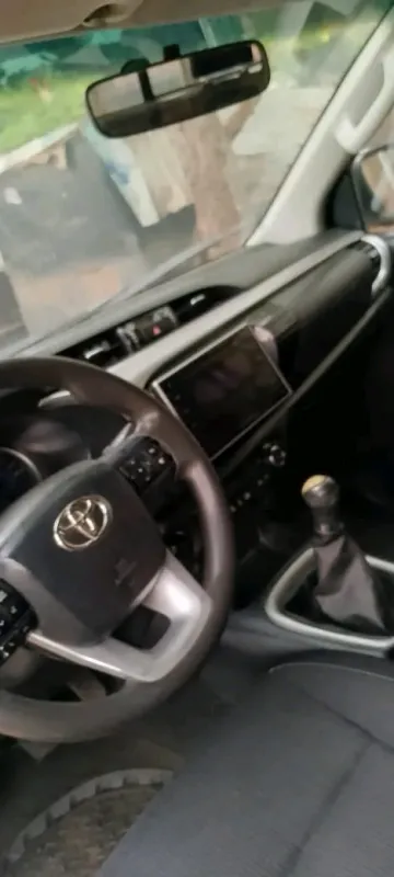 Thumbnail 2 of 2016 Toyota Hilux
