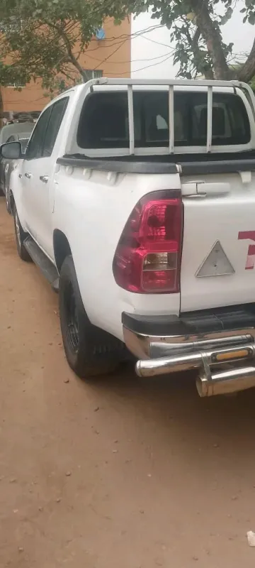 Thumbnail 4 of 2016 Toyota Hilux