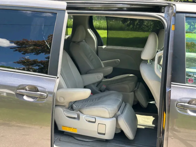 Thumbnail 5 of 2011 TOYOTA Sienna XLE , AWD