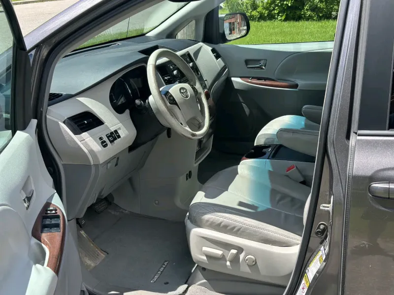 Thumbnail 6 of 2011 TOYOTA Sienna XLE , AWD