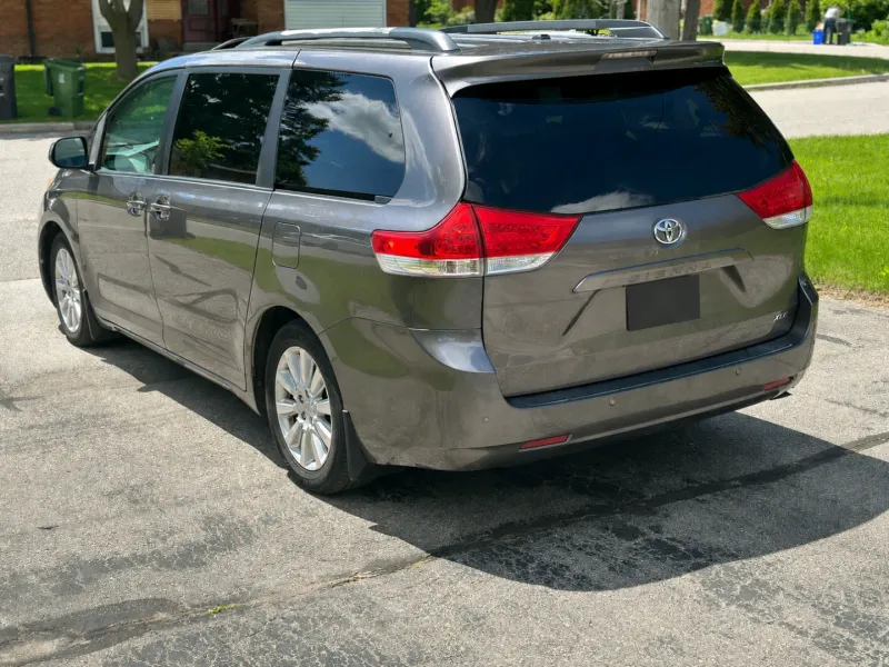 Thumbnail 2 of 2011 TOYOTA Sienna XLE , AWD