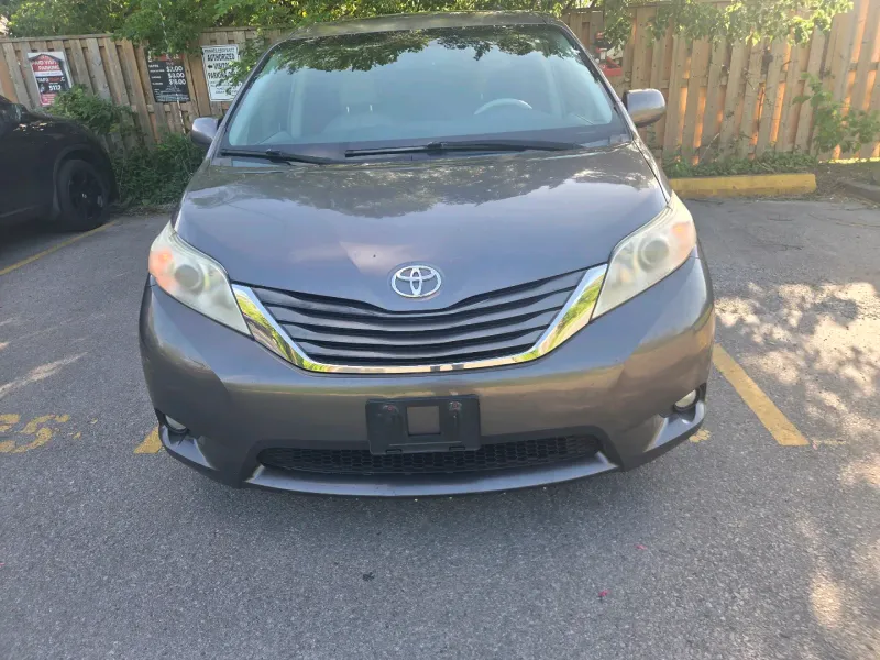 Thumbnail 10 of 2011 TOYOTA Sienna XLE , AWD