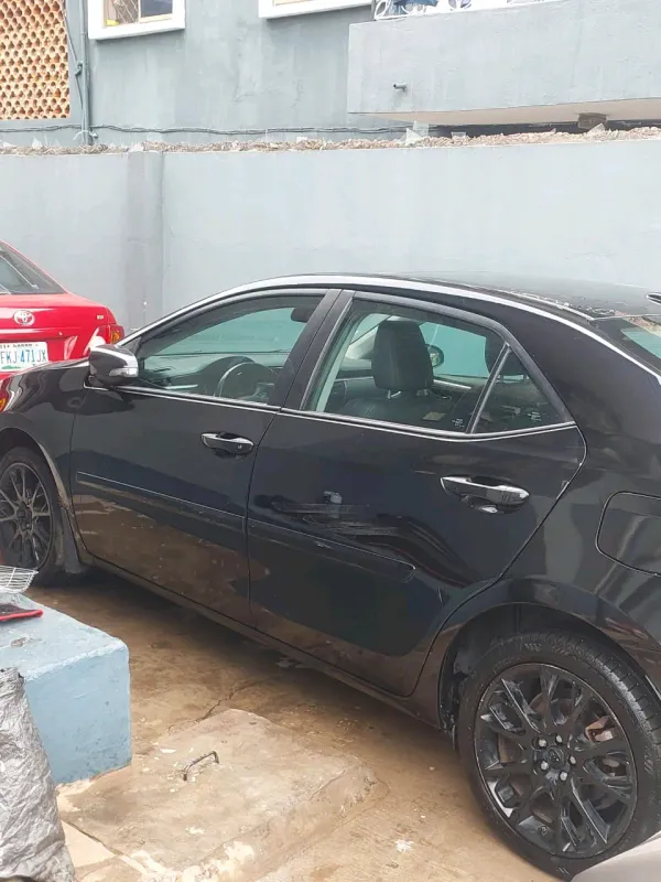 Thumbnail 4 of 2016 Toyota Corolla SE