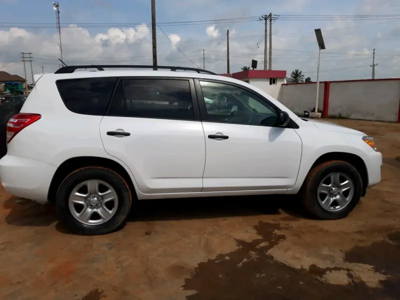 Thumbnail 3 of 2011 TOYOTA RAV4