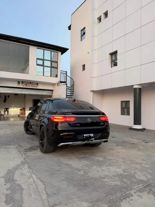 Thumbnail 3 of 2016 Mercedes-Benz GLE-Class