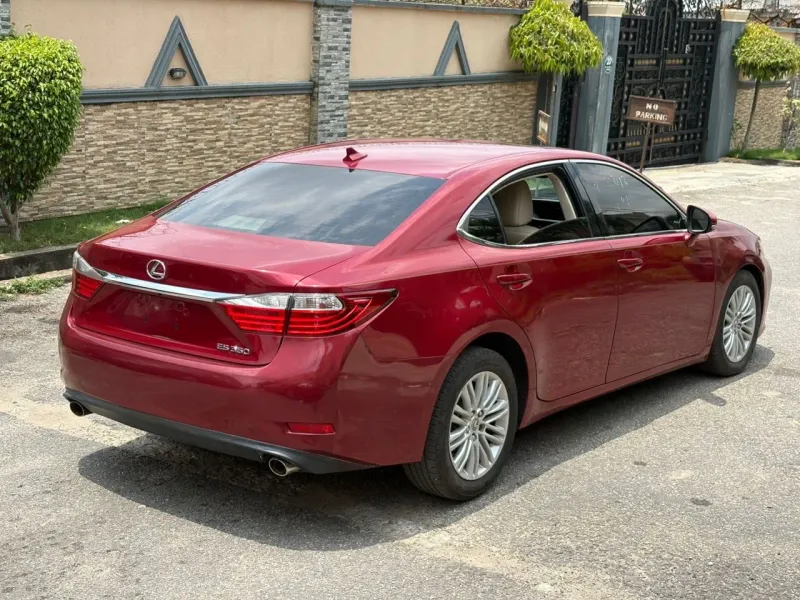 Main image of 2013 Lexus ES LE
