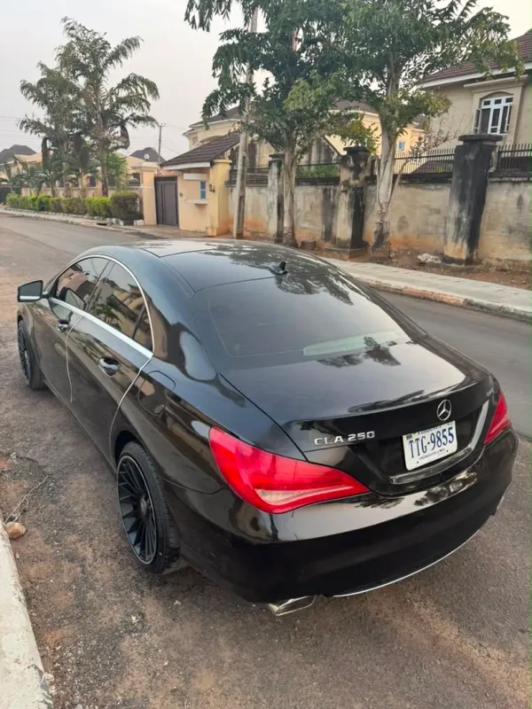 Thumbnail 3 of 2015 Mercedes-Benz CLA-Class XLE
