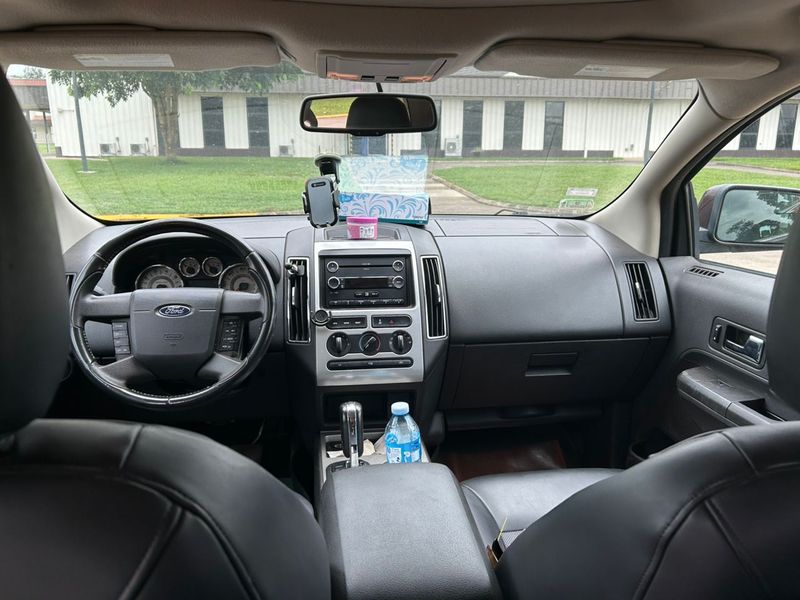 Thumbnail 5 of 2010 Ford Edge
