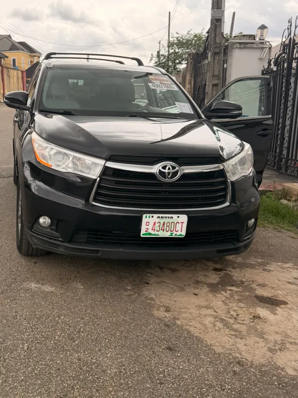 Main image of 2014 Toyota Highlander XLE