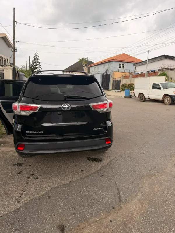 Thumbnail 2 of 2014 Toyota Highlander XLE
