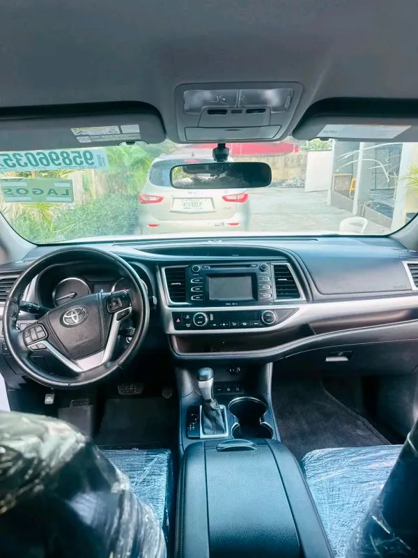 Thumbnail 5 of 2015 Toyota Highlander LE