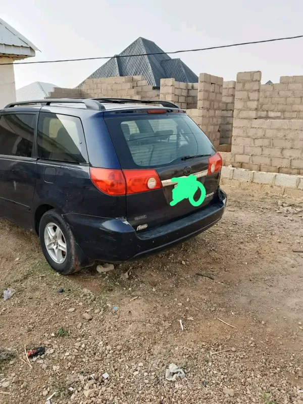 Thumbnail 2 of 2006 Toyota Sienna XLE