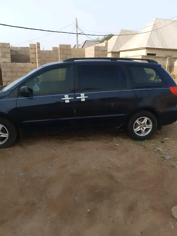 Main image of 2006 Toyota Sienna XLE