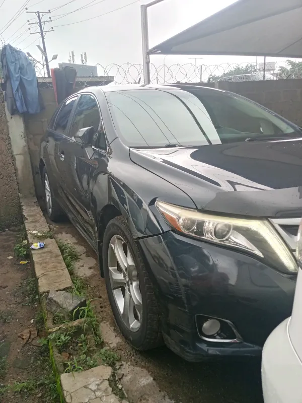 Thumbnail 3 of 2015 Toyota Venza XLE