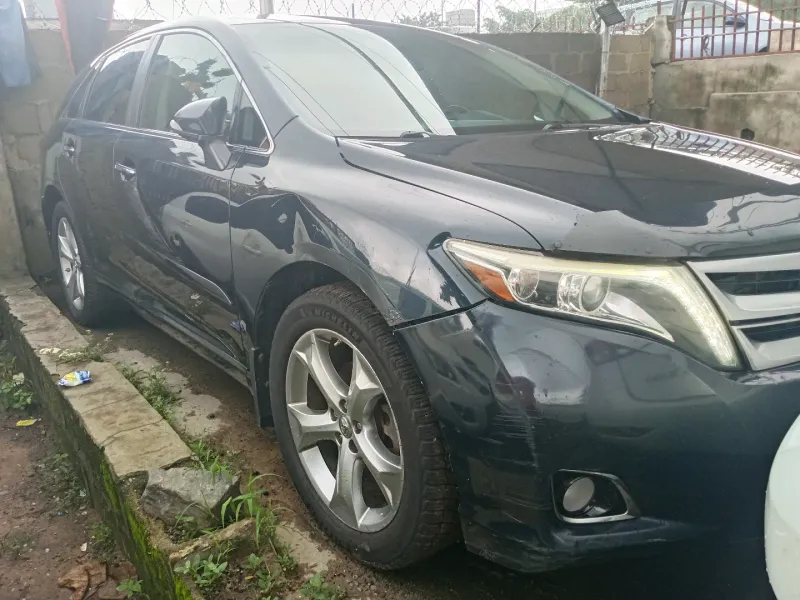 Thumbnail 2 of 2015 Toyota Venza XLE