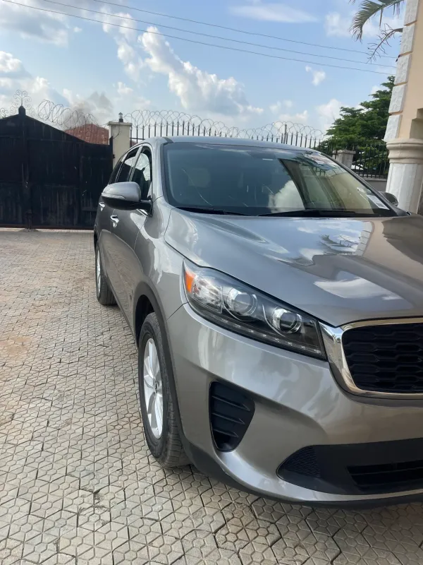 Thumbnail 2 of 2019 Kia Sorento LX