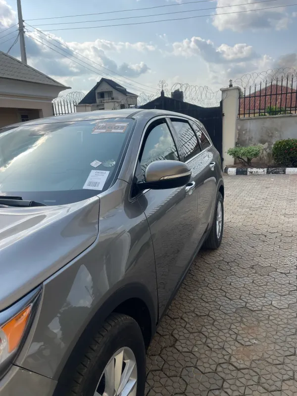 Thumbnail 4 of 2019 Kia Sorento LX