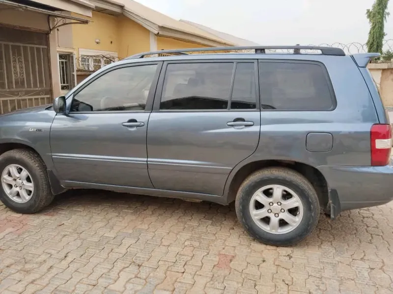 Main image of 2004 TOYOTA Highlander
