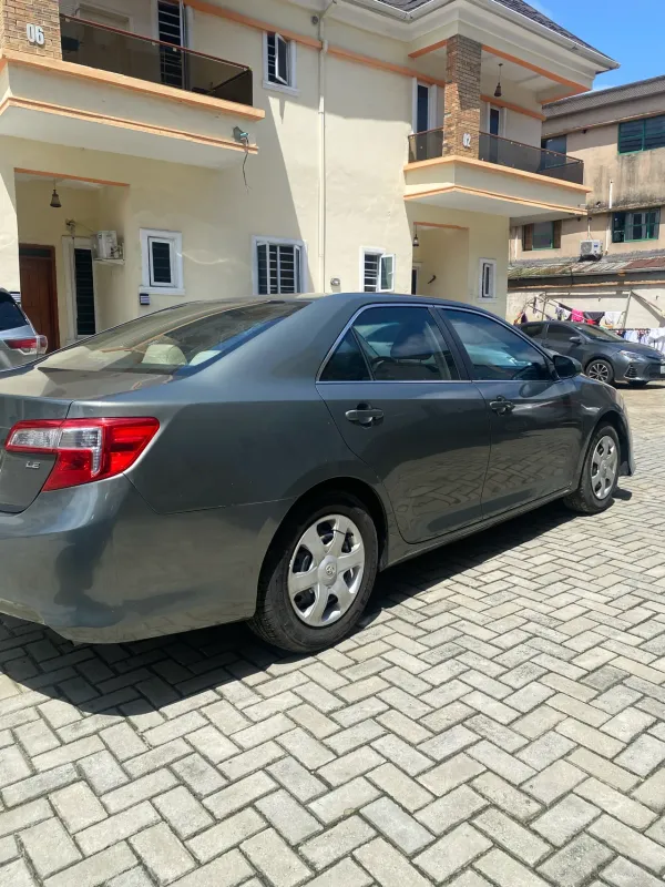 Thumbnail 4 of 2012 Toyota Camry LE