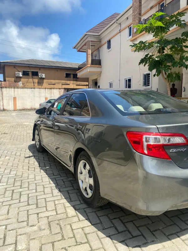 Thumbnail 3 of 2012 Toyota Camry LE
