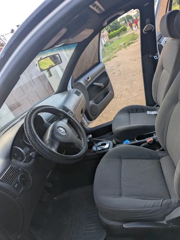 Thumbnail 5 of 2008 Volkswagen Golf base trim line