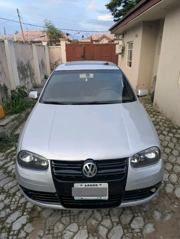 Main image of 2008 Volkswagen Golf base trim line