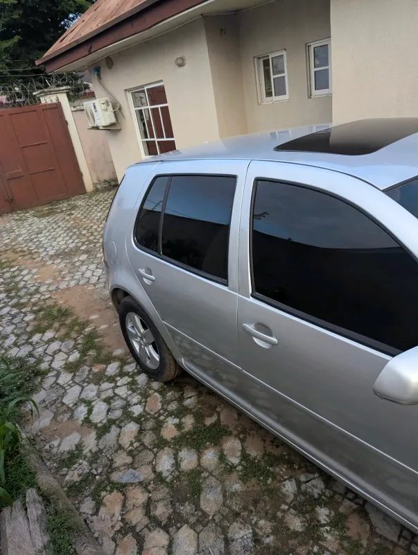Thumbnail 4 of 2008 Volkswagen Golf base trim line