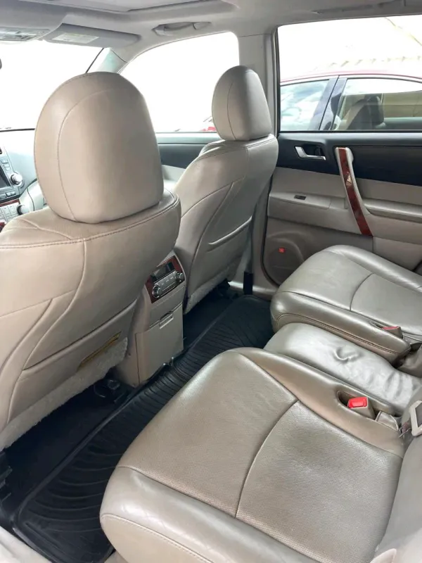Thumbnail 8 of 2012 Toyota Highlander