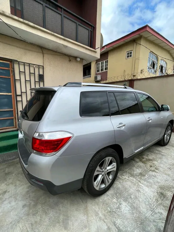Thumbnail 3 of 2012 Toyota Highlander