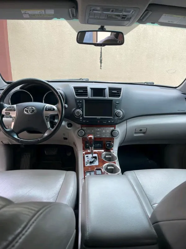 Thumbnail 7 of 2012 Toyota Highlander