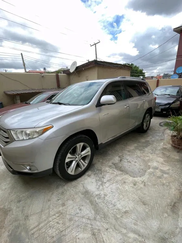 Main image of 2012 Toyota Highlander