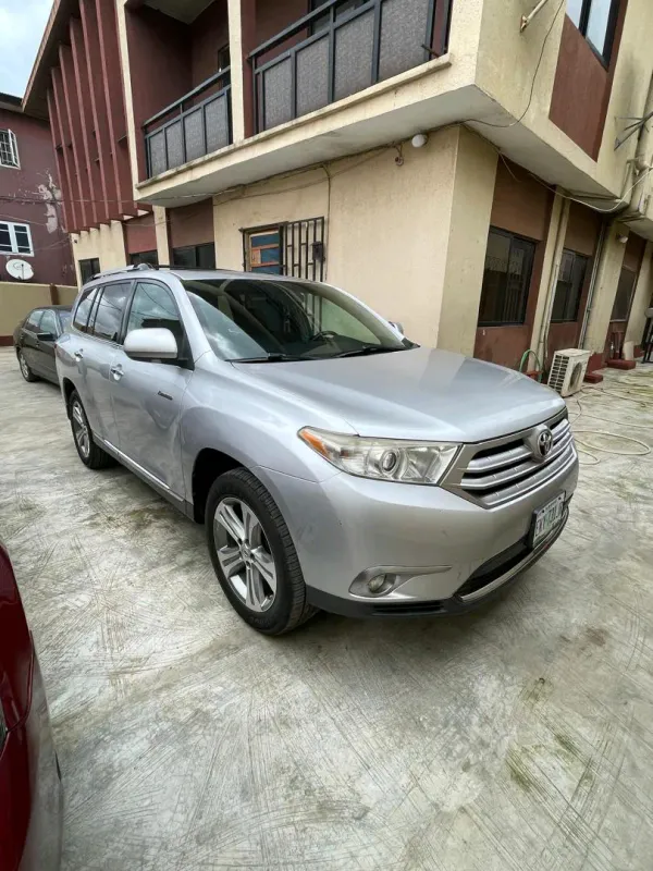 Thumbnail 2 of 2012 Toyota Highlander