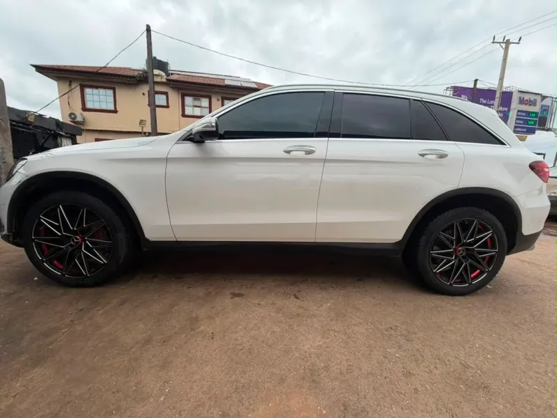 Thumbnail 10 of 2018 Mercedes-Benz GLC-Class