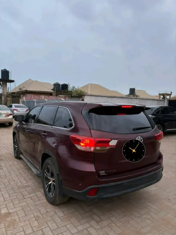 Thumbnail 4 of 2016 Toyota Highlander