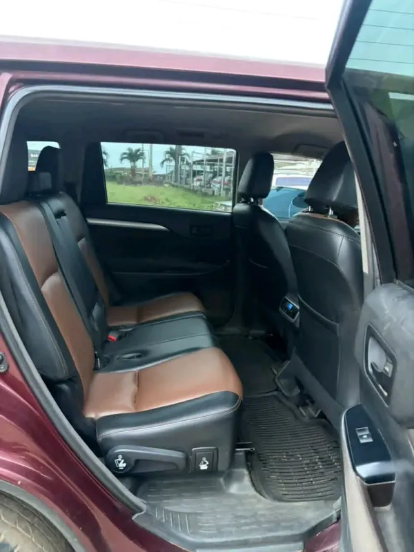 Thumbnail 6 of 2016 Toyota Highlander