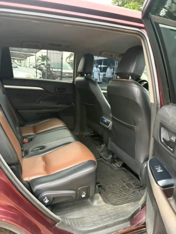 Thumbnail 9 of 2016 Toyota Highlander