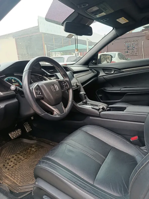 Thumbnail 2 of 2018 HONDA Civic Touring Coupe