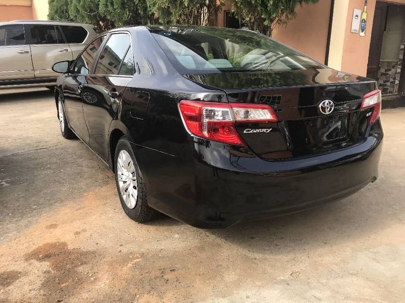 Thumbnail 3 of 2014 Toyota Camry LE