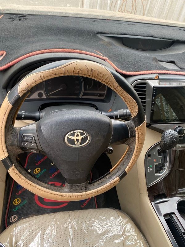 Thumbnail 4 of 2010 Toyota Venza