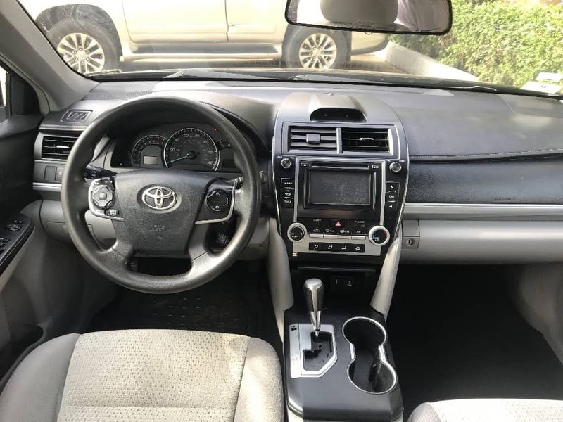 Thumbnail 4 of 2014 Toyota Camry LE