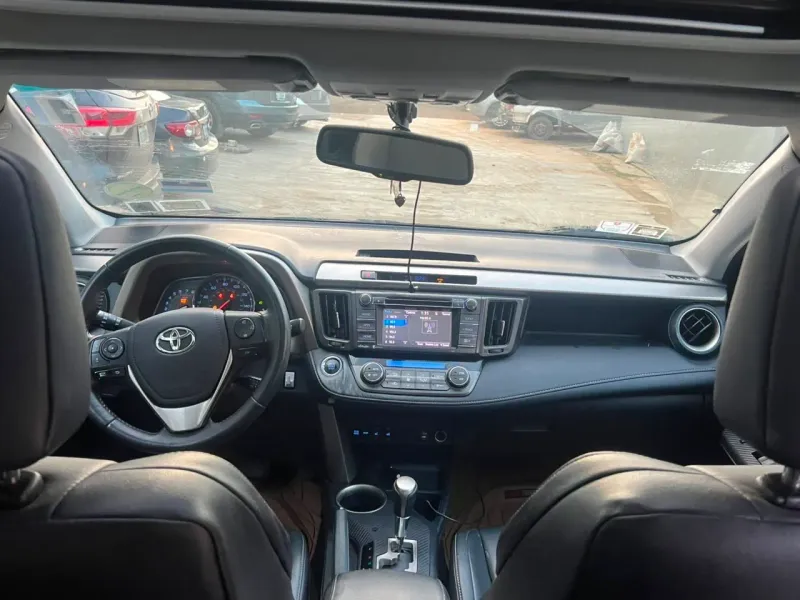 Thumbnail 2 of 2015 Toyota RAV4 XLE