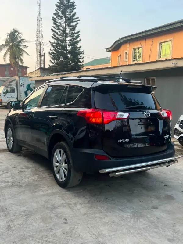 Thumbnail 8 of 2015 Toyota RAV4 XLE