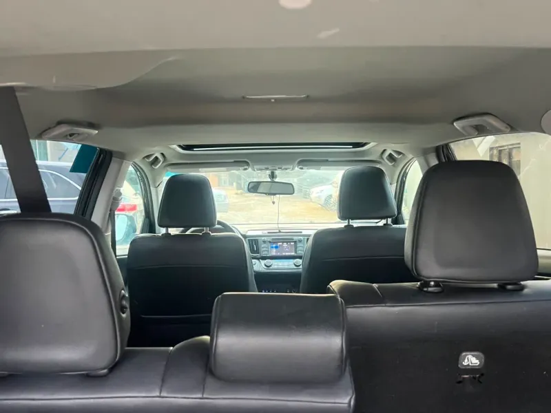 Thumbnail 5 of 2015 Toyota RAV4 XLE