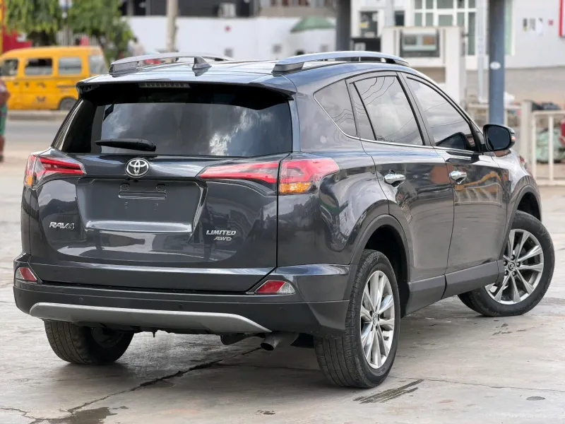 Thumbnail 9 of 2017 Toyota RAV4