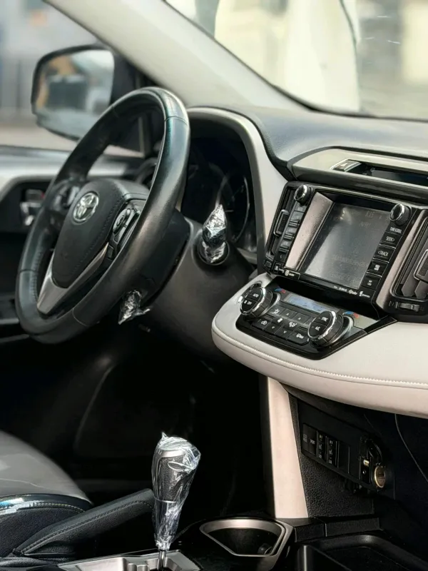 Thumbnail 6 of 2017 Toyota RAV4